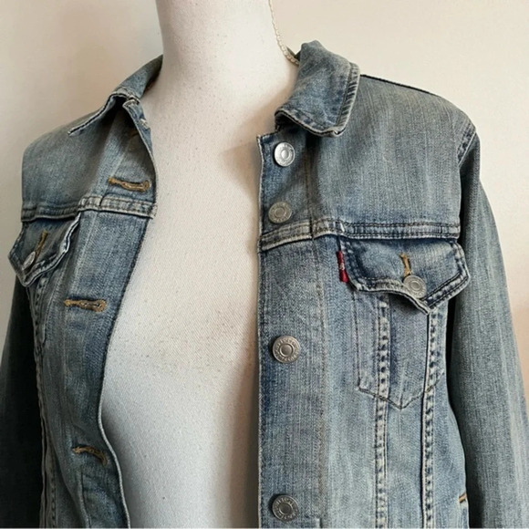 Levi’s • Original Trucker Jacket in Jeanie Medium Wash - Picture 4 of 8